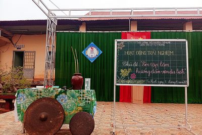 HOẠT ĐỘNG TRẢI NGHIỆM KHỐI 1 VỚI CHỦ ĐỀ: ” EM TẬP LÀM HƯỚNG DẪN VIÊN DU LỊCH”