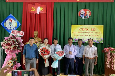 CÔNG BỐ QUYẾT ĐỊNH BỔ NHIỆM HIỆU TRƯỞNG TRƯỜNG TH LÝ TỰ TRỌNG VÀ BÀN GIAO CÔNG TÁC QUẢN LÝ